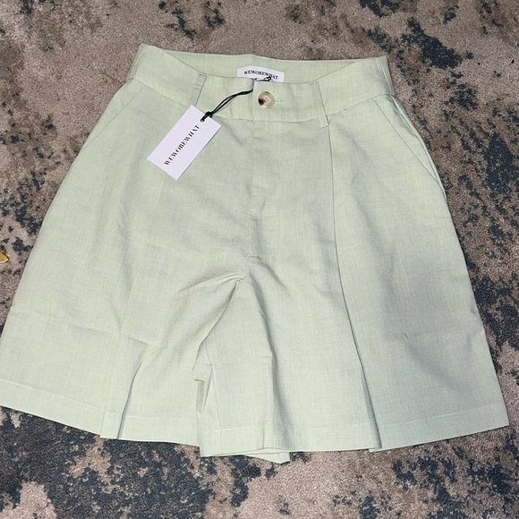 WeWoreWhat Trouser Shorts in Fog Green size 0 NWT - Picture 4 of 5